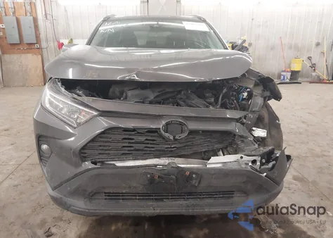 2021 Toyota Rav4 Xle Premium z USA, uszkodzony, nr VIN 2T3A1RFV2MW231945